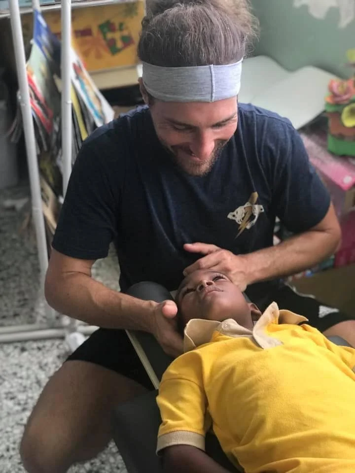 Dr. Zach Conner adjusting a patient